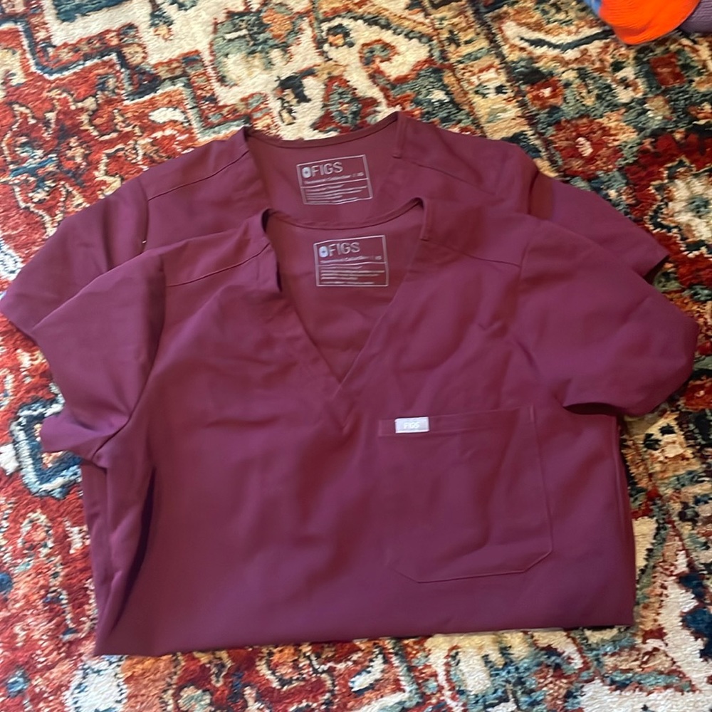 FIGS one pocket top. 2 both XS